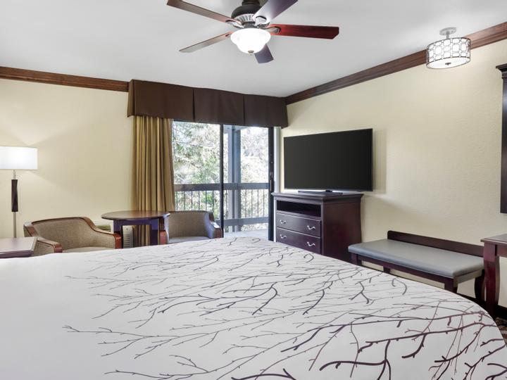 Best Western Plus Yosemite Gateway Inn | Oakhurst, California | 13