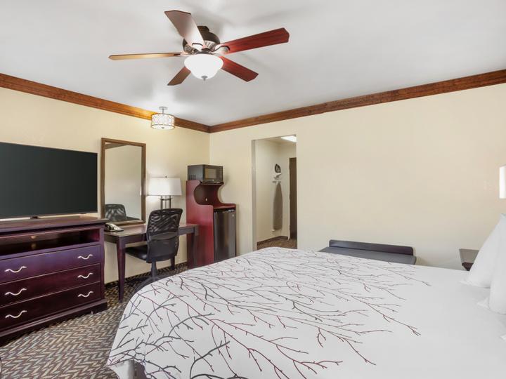 Best Western Plus Yosemite Gateway Inn | Oakhurst, California | 4