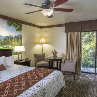 Best Western Plus Yosemite Gateway Inn | Oakhurst, California | King bed with balcony and nature artwork on wall