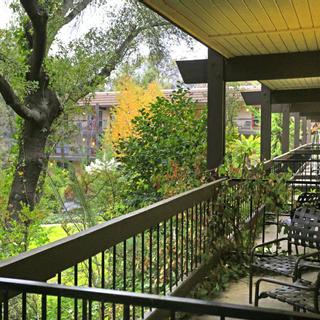 Best Western Plus Yosemite Gateway Inn | Oakhurst, California | Views of hotel room balconies looking out to hotel grounds