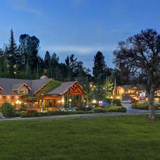 Best Western Plus Yosemite Gateway Inn | Oakhurst, California | Front of hotel at night