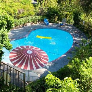 Best Western Plus Yosemite Gateway Inn | Oakhurst, California | Birds-eye view of outdoor pool and red striped umbrella