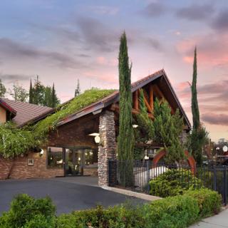 Best Western Plus Yosemite Gateway Inn | Oakhurst, California | Photo Gallery - 1
