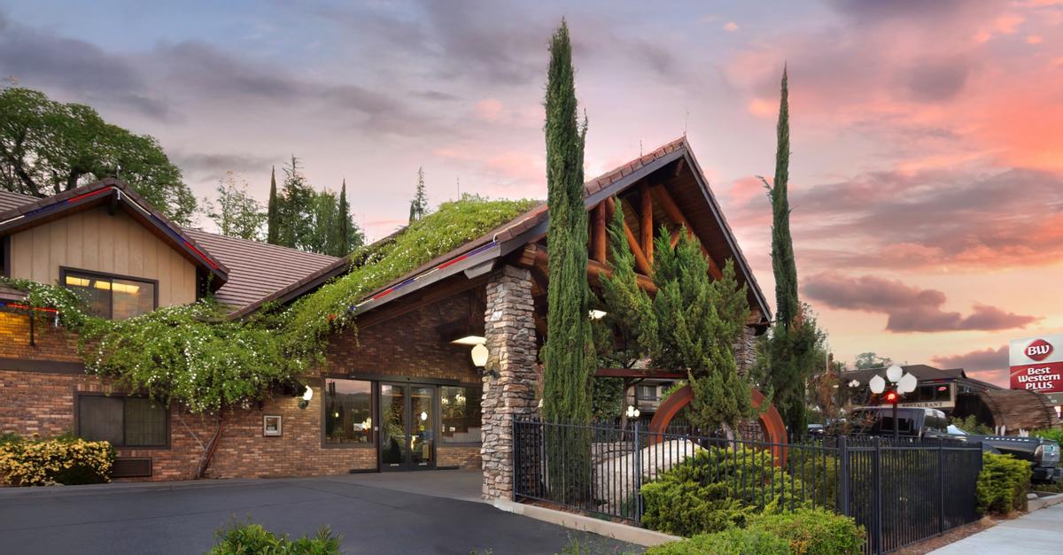 Best Western Plus Yosemite Gateway Inn in Oakhurst, United States